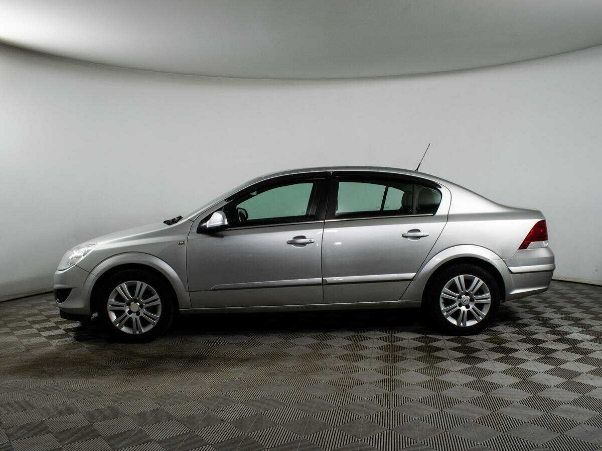 Opel Astra с пробегом — 2010 год. Фото: #7
