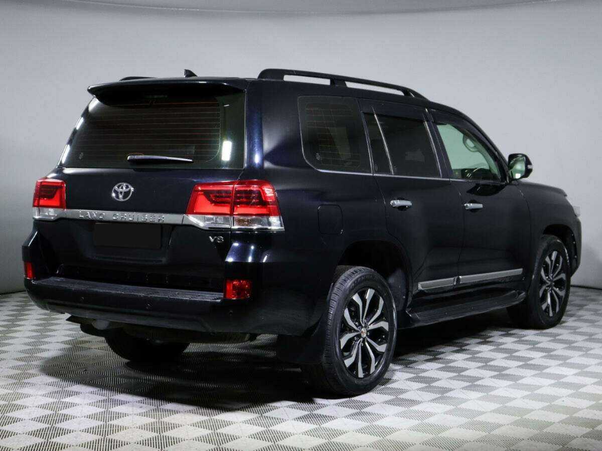 Toyota Land Cruiser с пробегом — 2017 год. Фото: #2