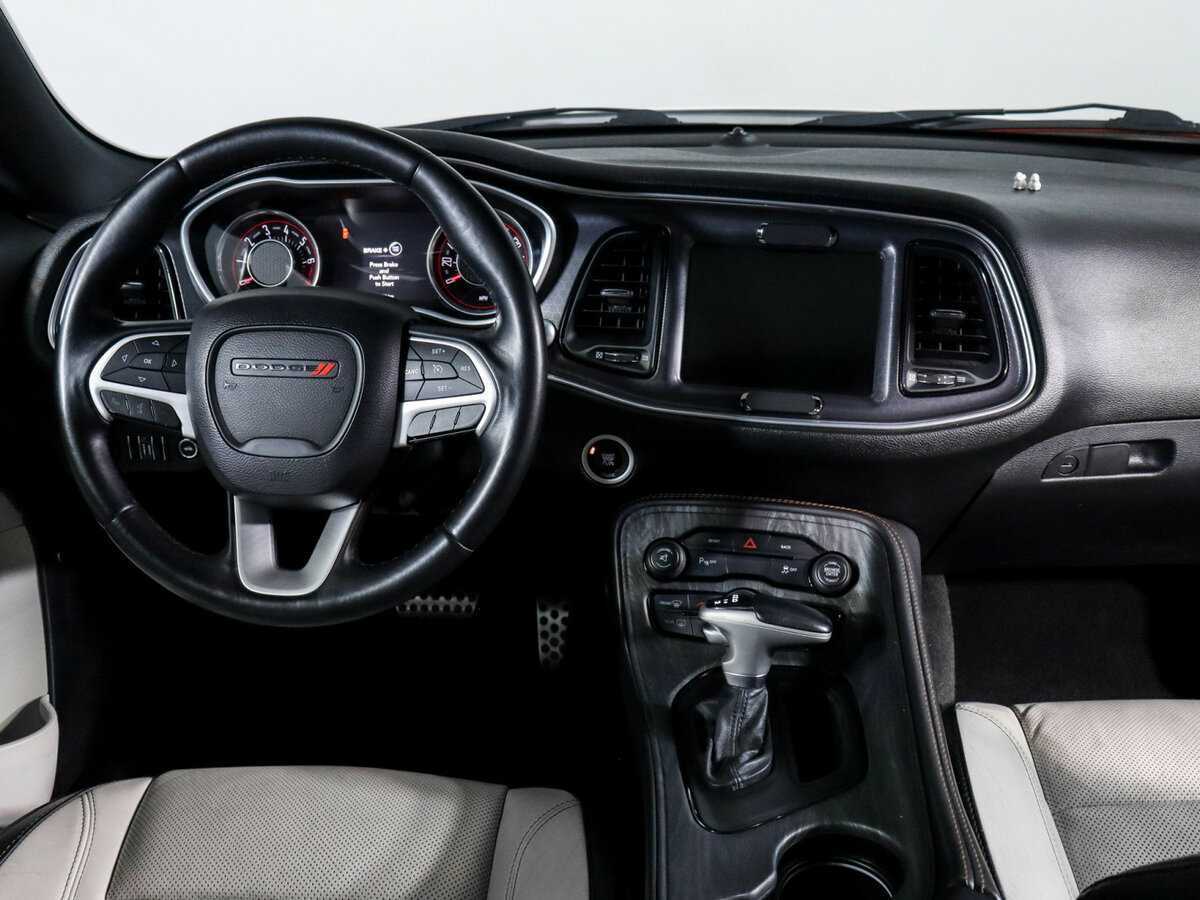 Dodge Challenger с пробегом — 2014 год. Фото: #8