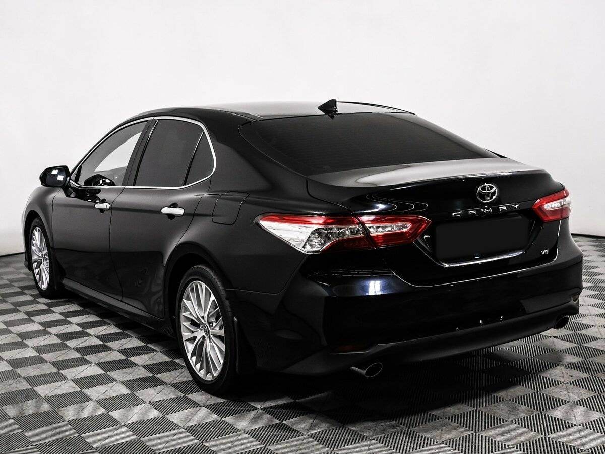 Toyota Camry с пробегом — 2021 год. Фото: #6