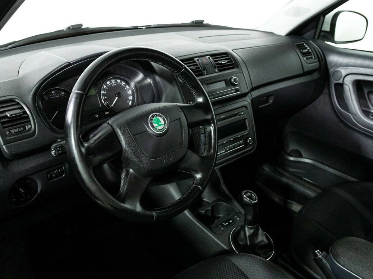Skoda Fabia с пробегом — 2011 год. Фото: #10