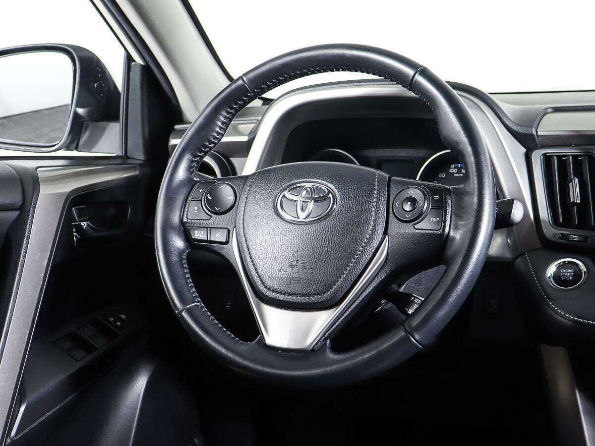 Toyota RAV4 с пробегом — 2018 год. Фото: #14