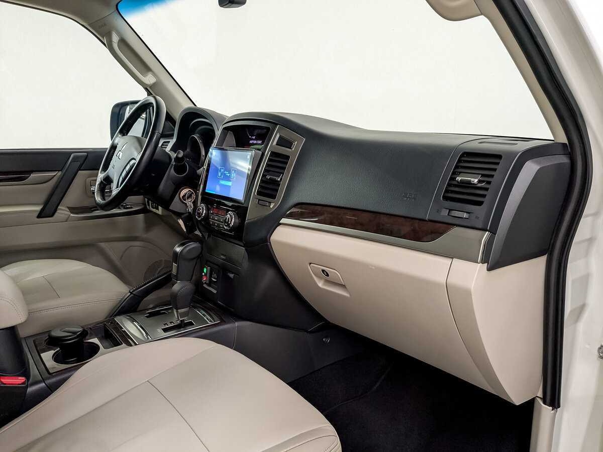 Mitsubishi Pajero с пробегом — 2021 год. Фото: #10