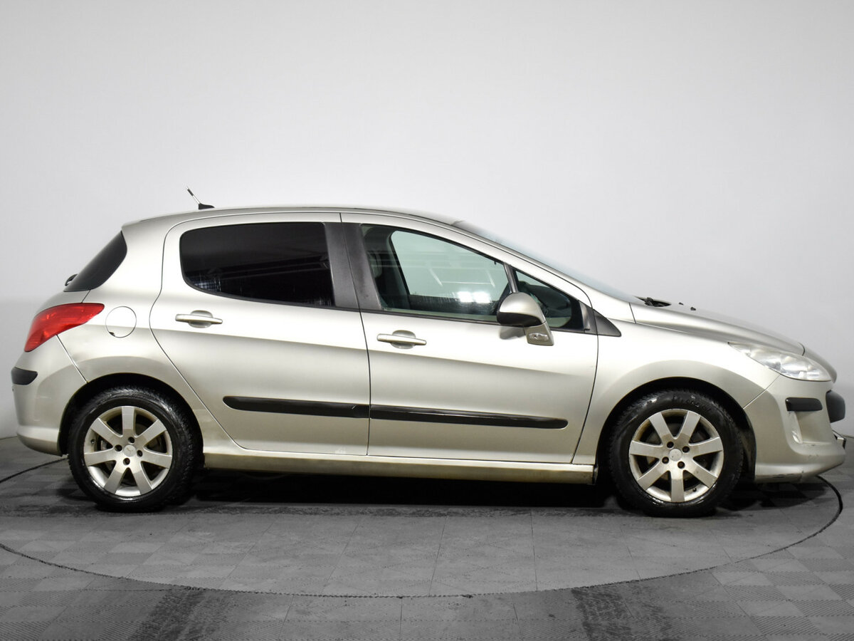Peugeot 308 с пробегом — 2008 год. Фото: #3
