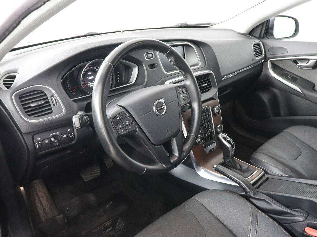 Volvo V40 Cross Country с пробегом — 2017 год. Фото: #8