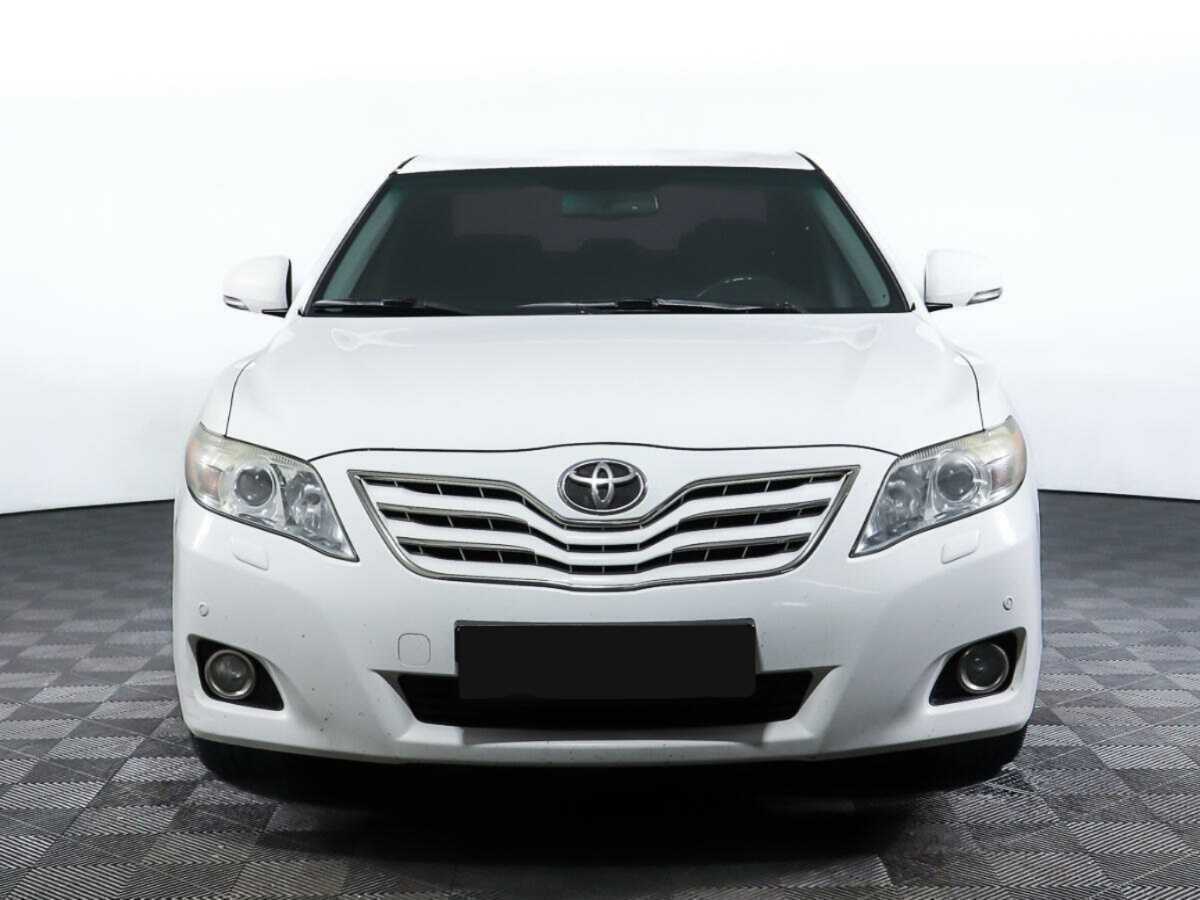 Toyota Camry с пробегом — 2010 год. Фото: #1