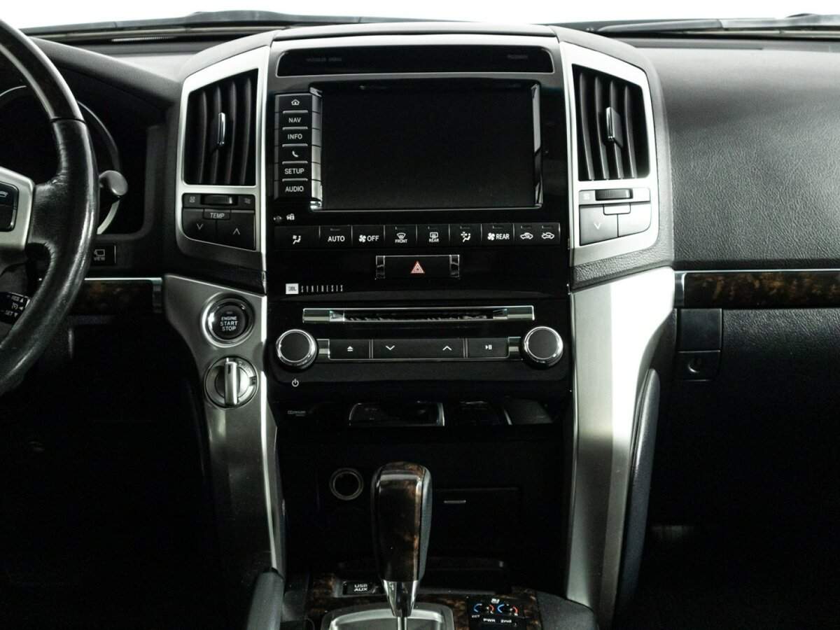 Toyota Land Cruiser с пробегом — 2015 год. Фото: #11