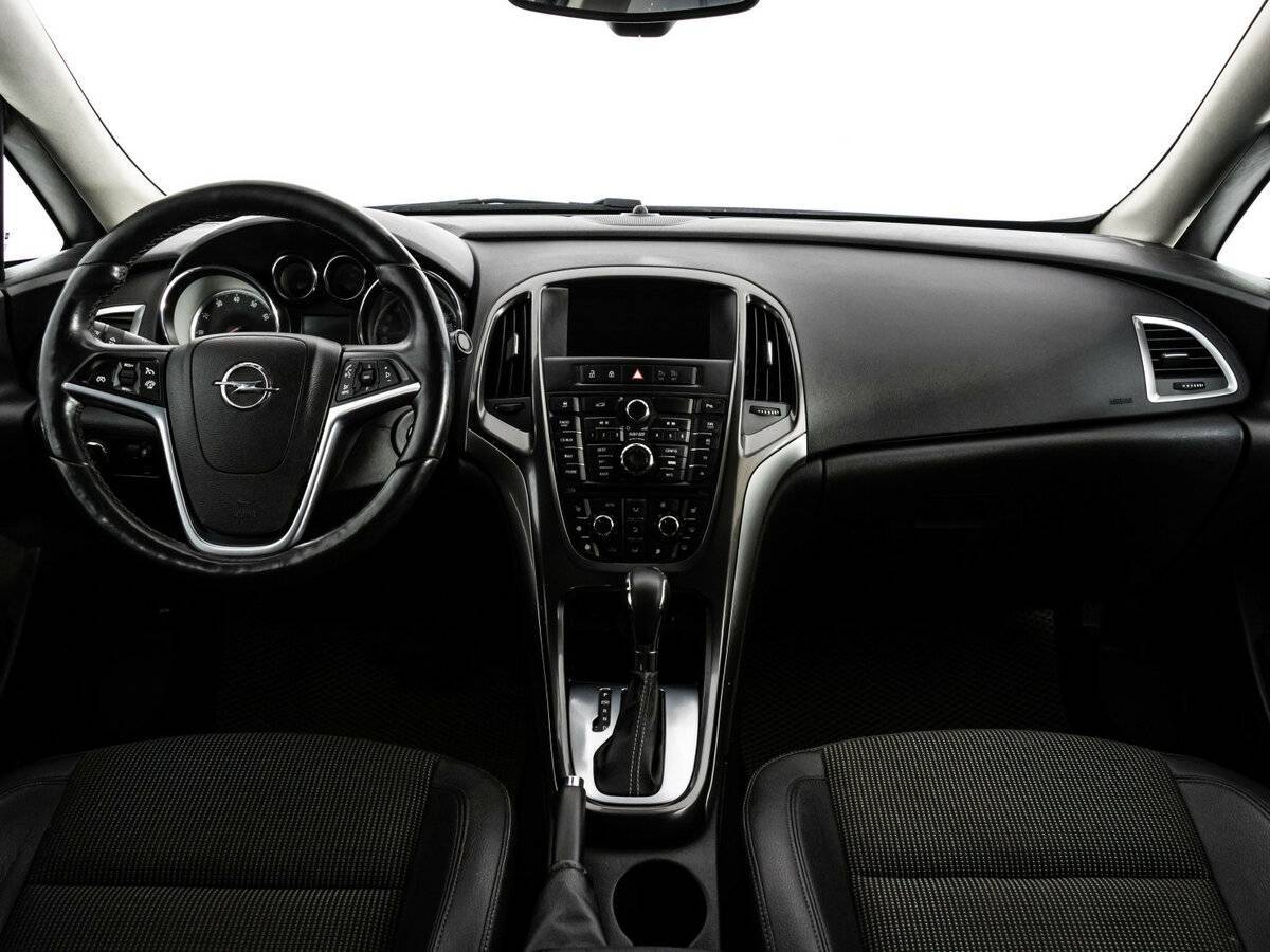 Opel Astra с пробегом — 2012 год. Фото: #7