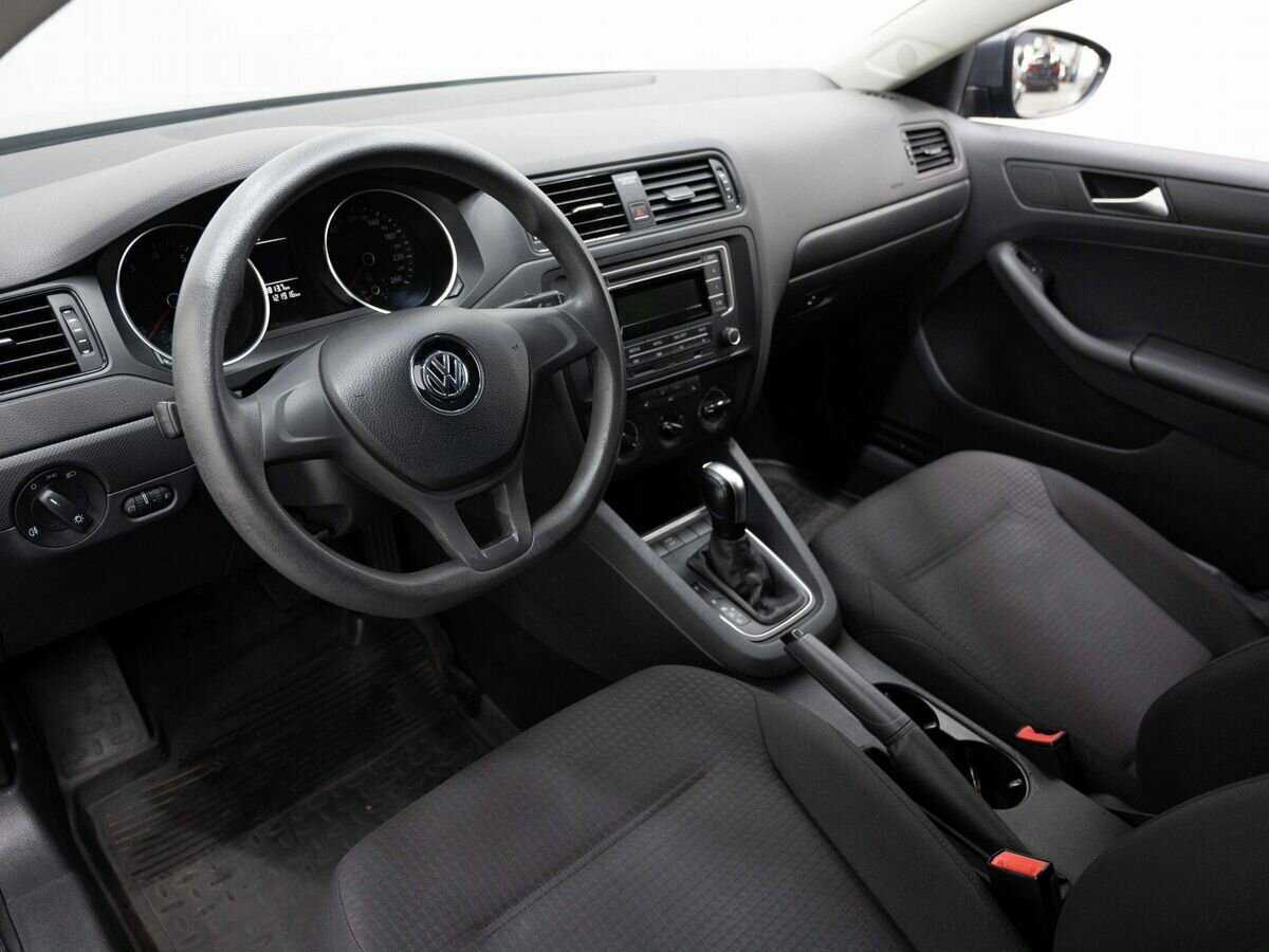 Volkswagen Jetta с пробегом — 2015 год. Фото: #6