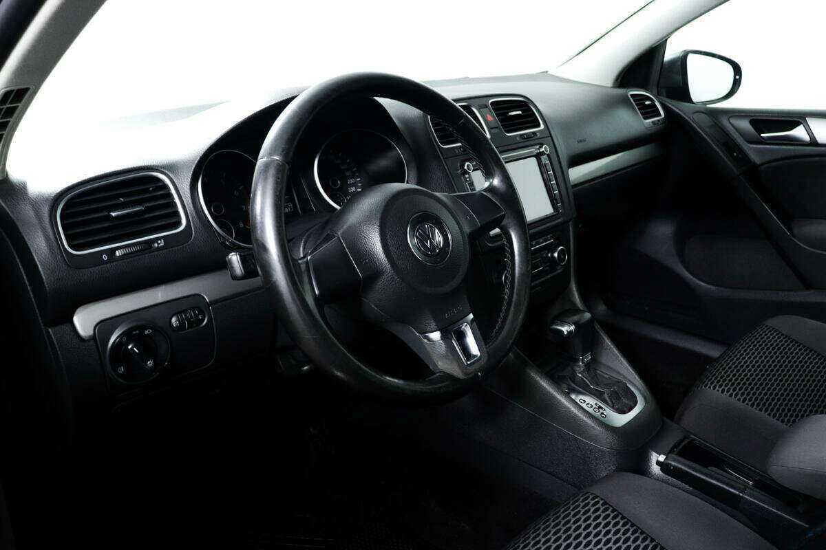 Volkswagen Golf с пробегом — 2010 год. Фото: #11