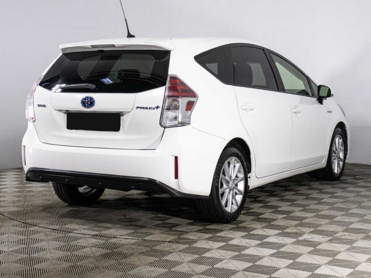 Toyota Prius v (+) с пробегом — 2015 год. Фото: #4