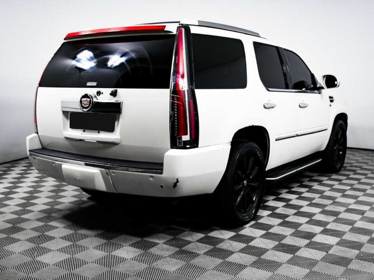Cadillac Escalade с пробегом — 2010 год. Фото: #3