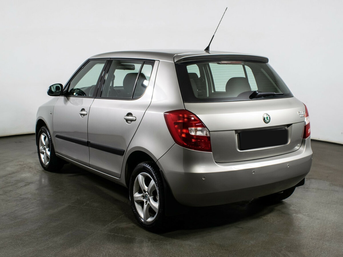 Skoda Fabia с пробегом — 2008 год. Фото: #6