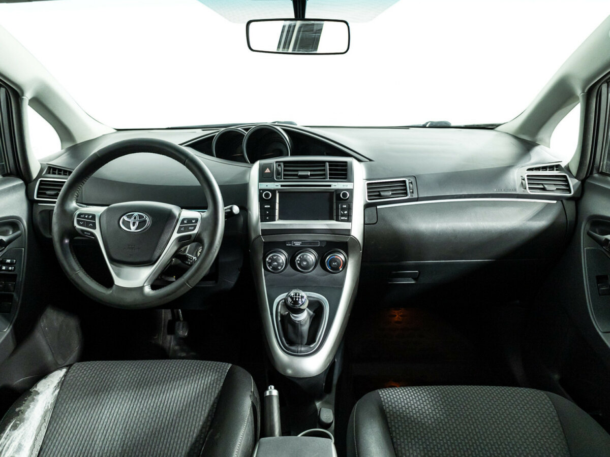 Toyota Verso с пробегом — 2013 год. Фото: #12