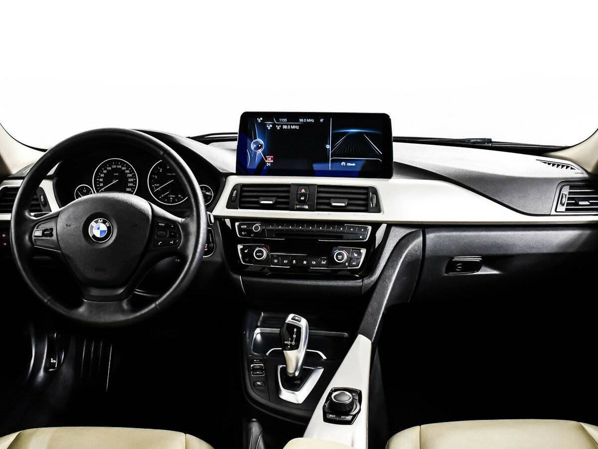 BMW 3 серии с пробегом — 2015 год. Фото: #10