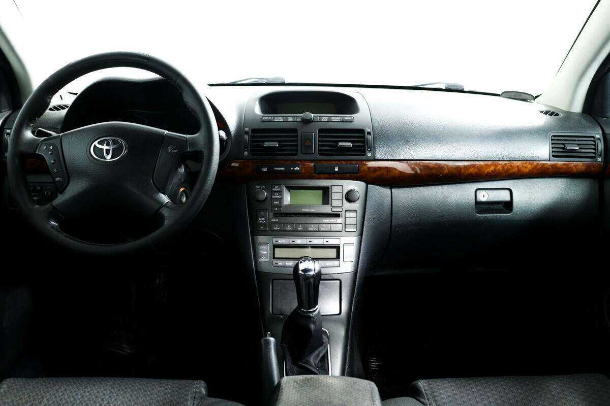 Toyota Avensis с пробегом — 2005 год. Фото: #10