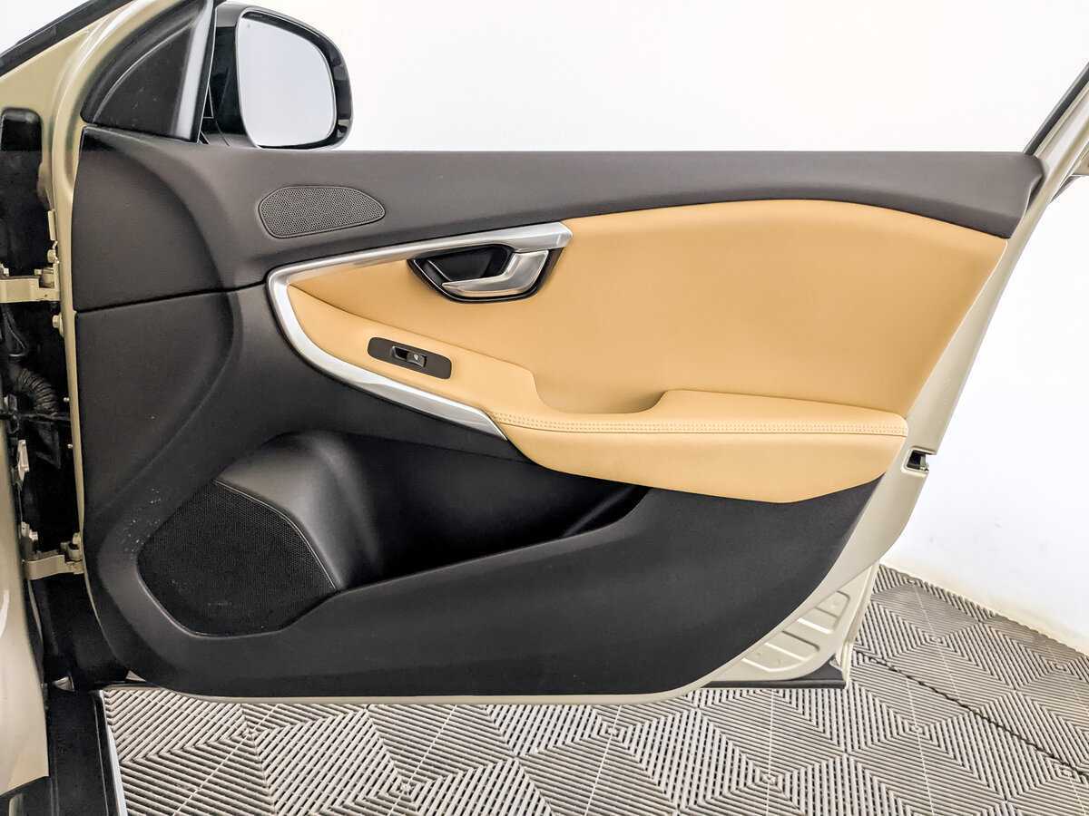 Volvo V40 с пробегом — 2018 год. Фото: #24