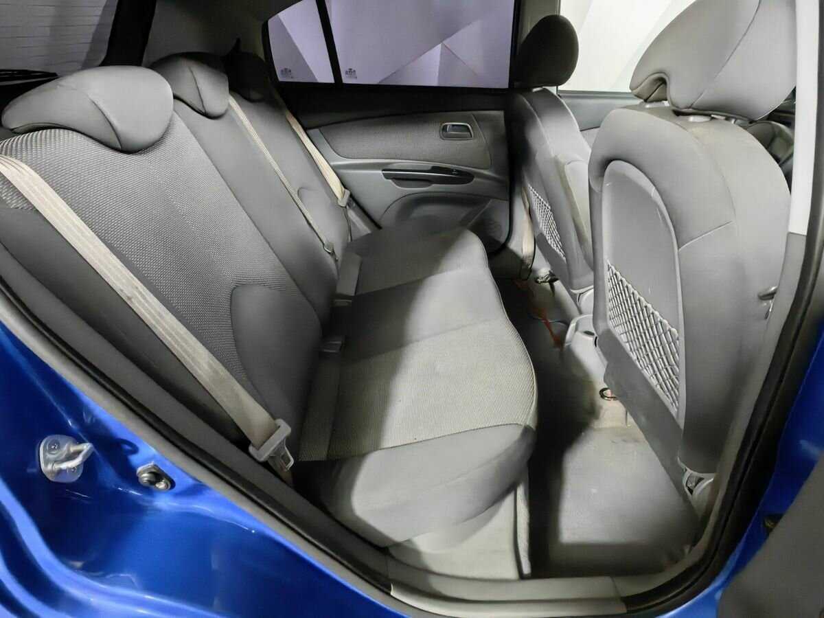 Kia Rio с пробегом — 2010 год. Фото: #11