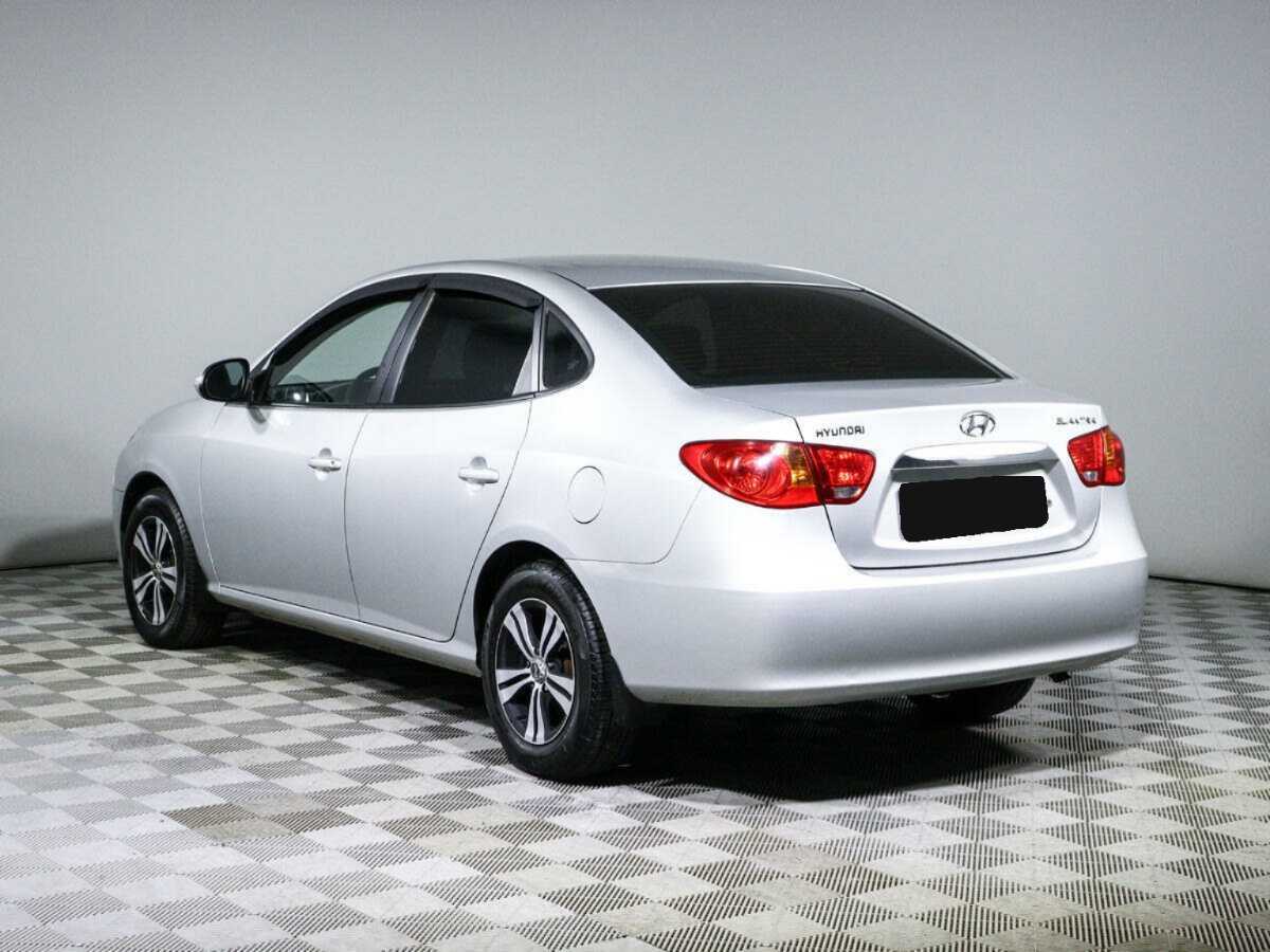 Hyundai Elantra с пробегом — 2010 год. Фото: #5
