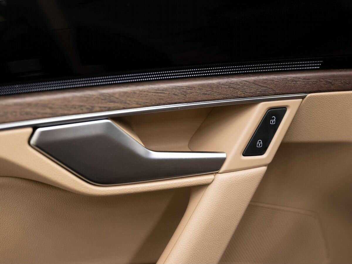 Volkswagen Touareg с пробегом — 2018 год. Фото: #15