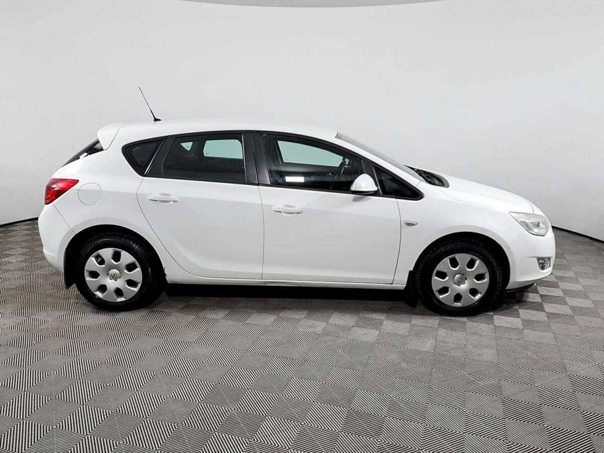 Opel Astra с пробегом — 2011 год. Фото: #3