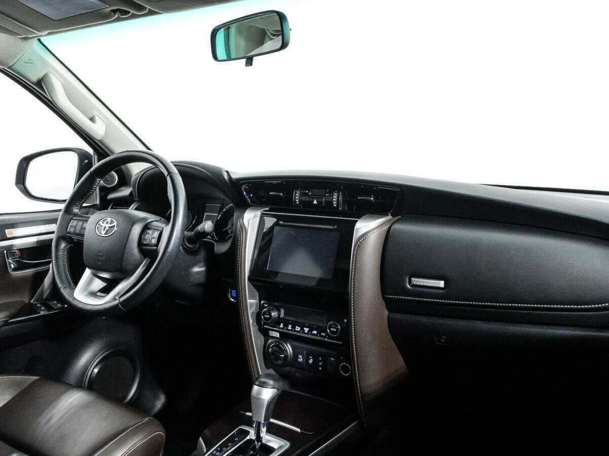 Toyota Fortuner с пробегом — 2019 год. Фото: #8