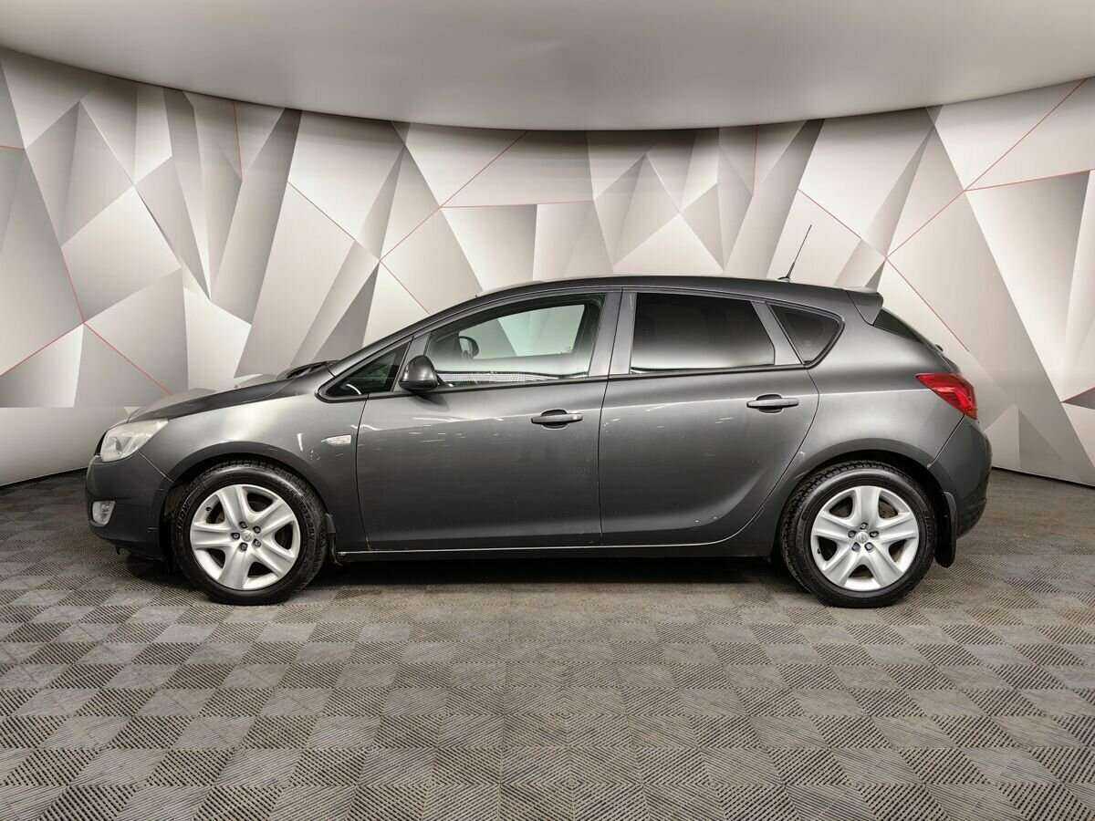 Opel Astra с пробегом — 2011 год. Фото: #4