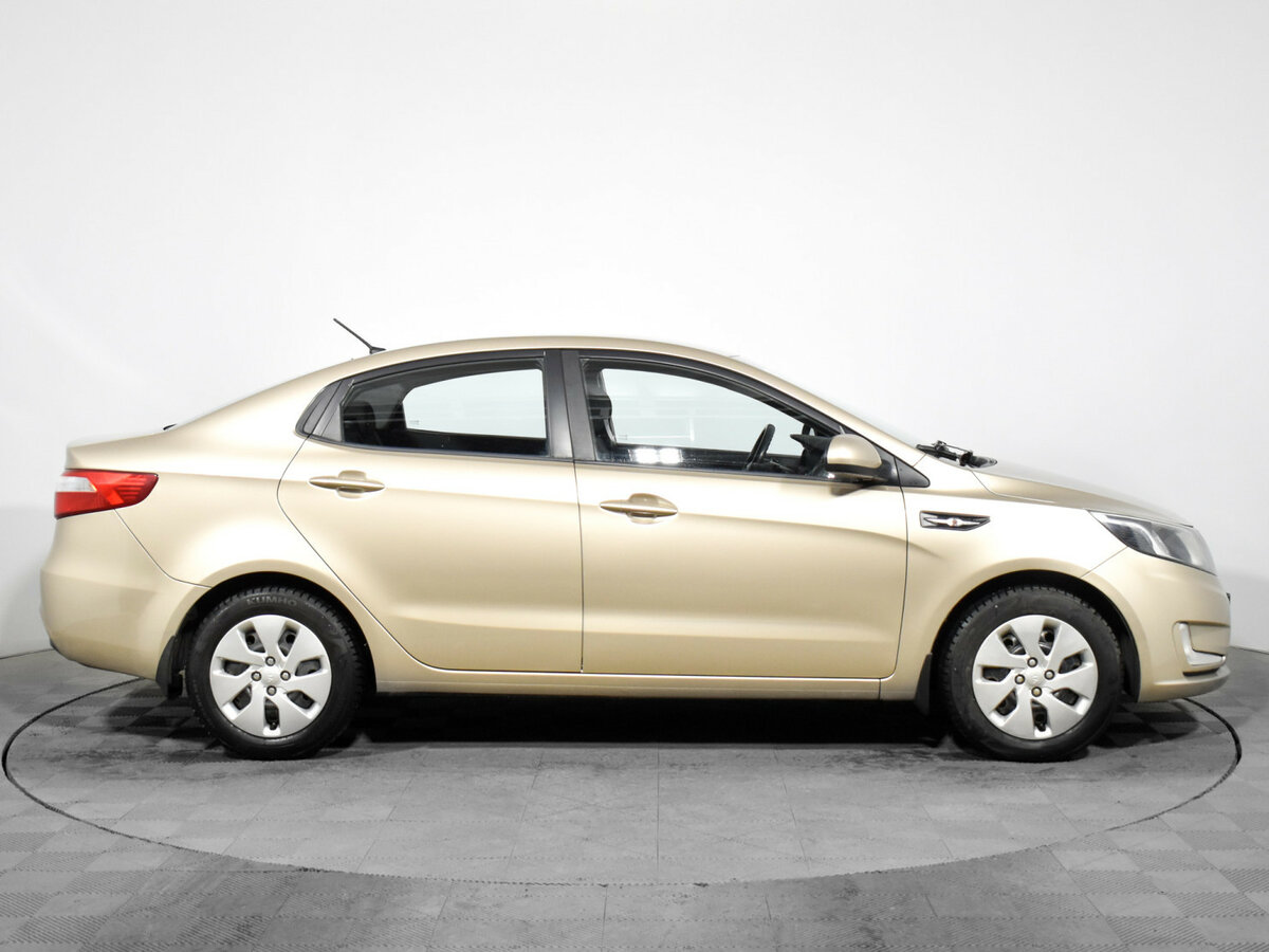 Kia Rio с пробегом — 2011 год. Фото: #3