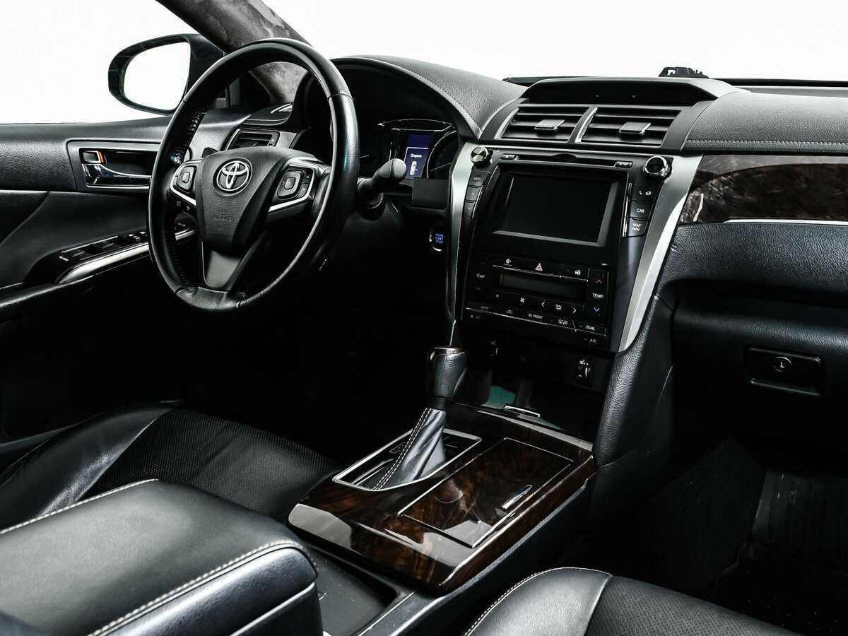 Toyota Camry с пробегом — 2017 год. Фото: #8
