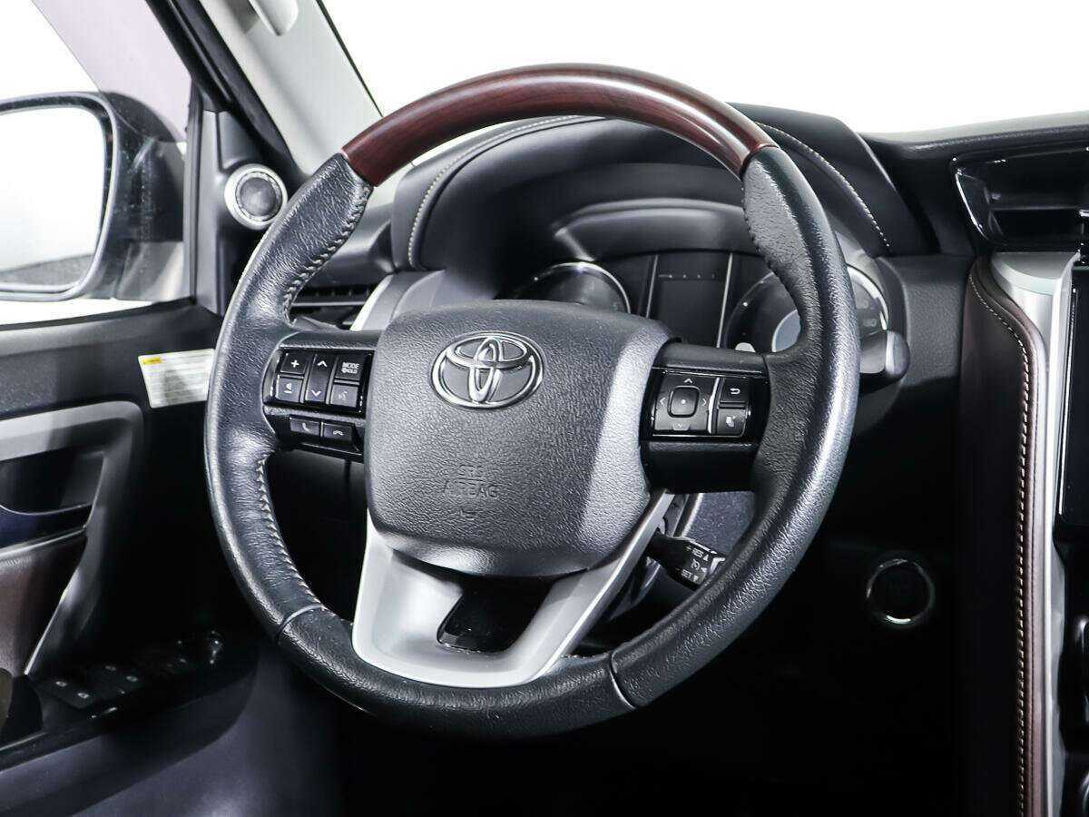 Toyota Fortuner с пробегом — 2017 год. Фото: #14