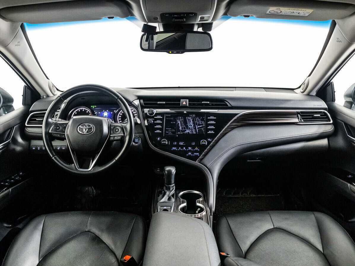 Toyota Camry с пробегом — 2018 год. Фото: #11