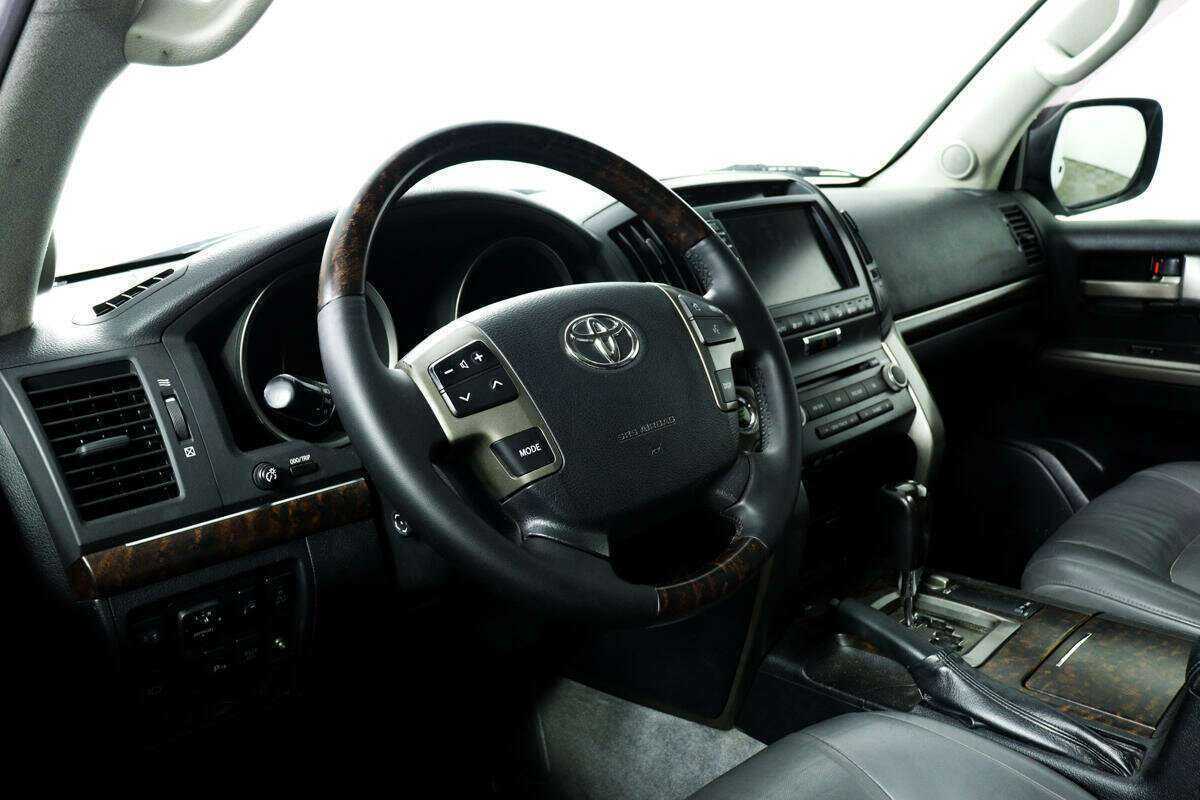 Toyota Land Cruiser с пробегом — 2010 год. Фото: #11