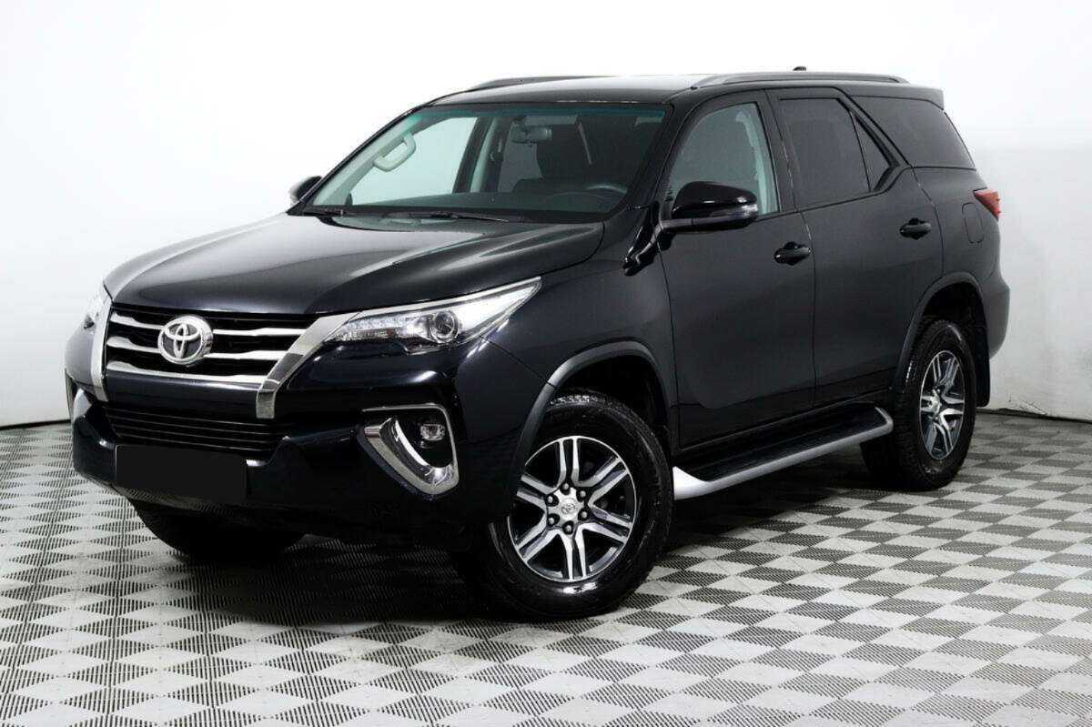 Toyota Fortuner с пробегом — 2018 год. Посмотреть фото