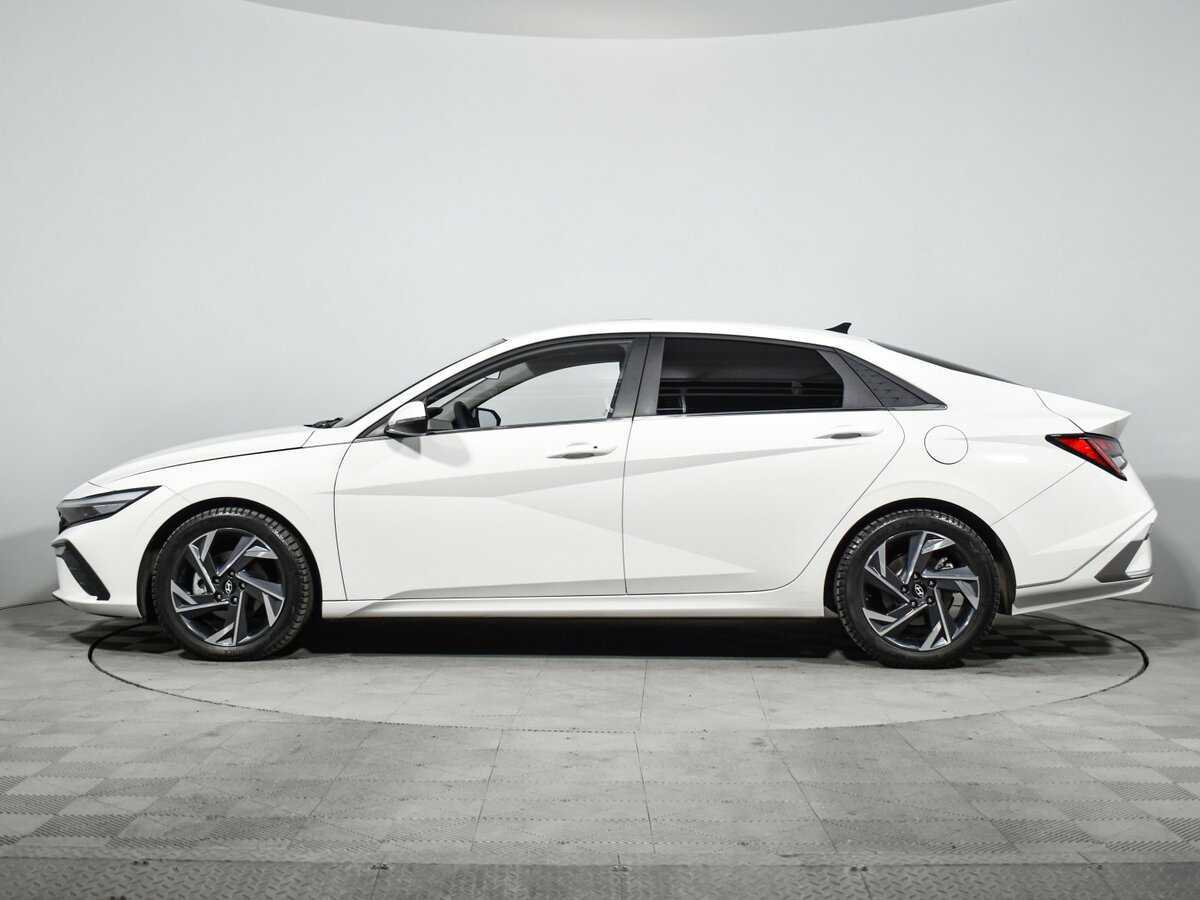 Hyundai Elantra с пробегом — 2023 год. Фото: #7