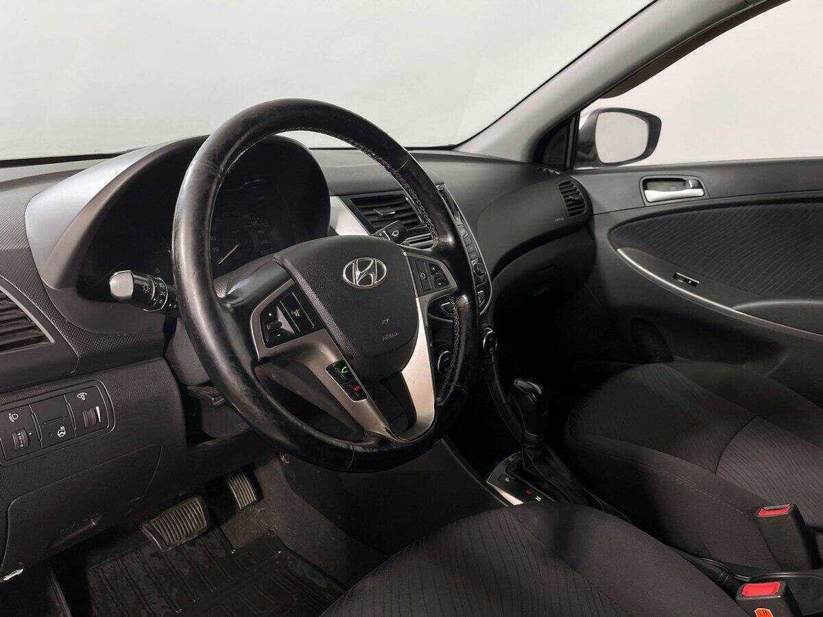 Hyundai Solaris с пробегом — 2014 год. Фото: #10