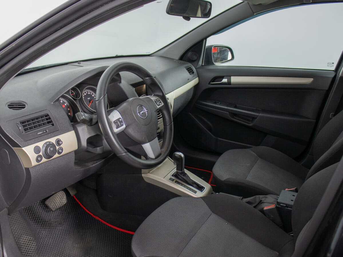 Opel Astra с пробегом — 2008 год. Фото: #9