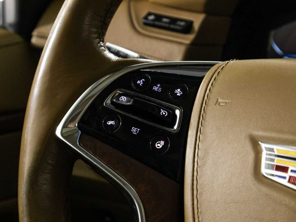 Cadillac Escalade с пробегом — 2015 год. Фото: #31