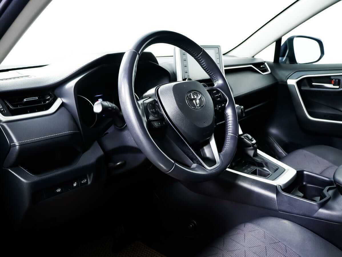 Toyota RAV4 с пробегом — 2020 год. Фото: #12