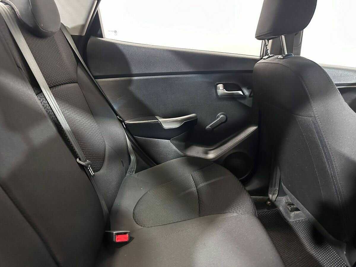 Kia Rio с пробегом — 2013 год. Фото: #10
