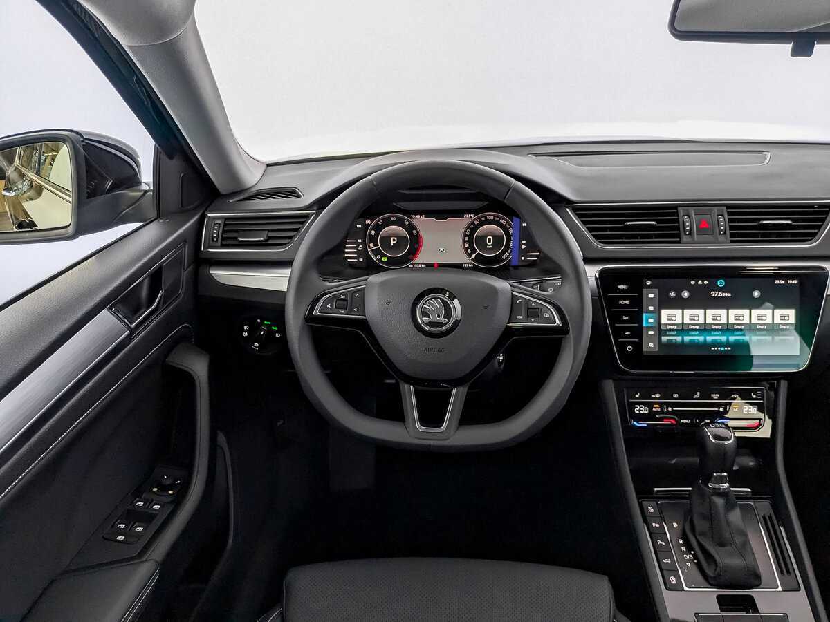 Skoda Superb с пробегом — 2024 год. Фото: #20