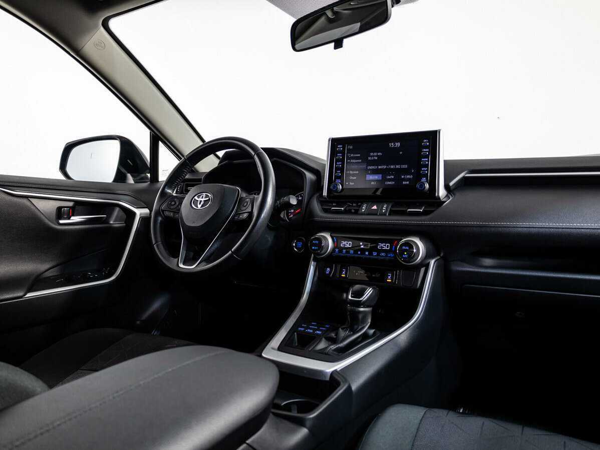 Toyota RAV4 с пробегом — 2020 год. Фото: #7