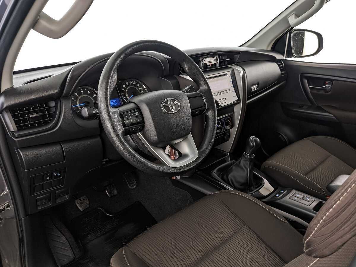 Toyota Fortuner с пробегом — 2019 год. Фото: #13