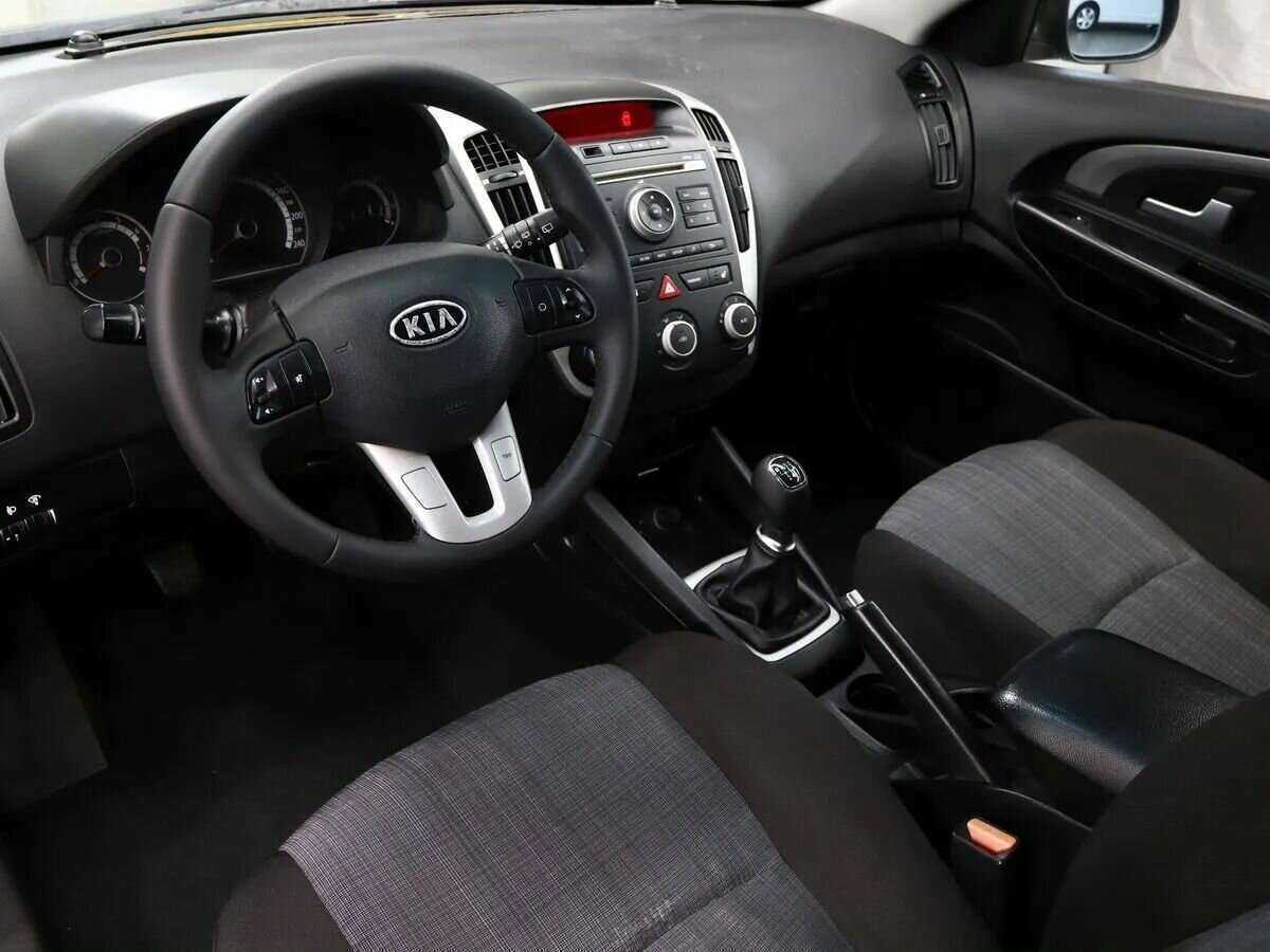 Kia Ceed с пробегом — 2010 год. Фото: #6
