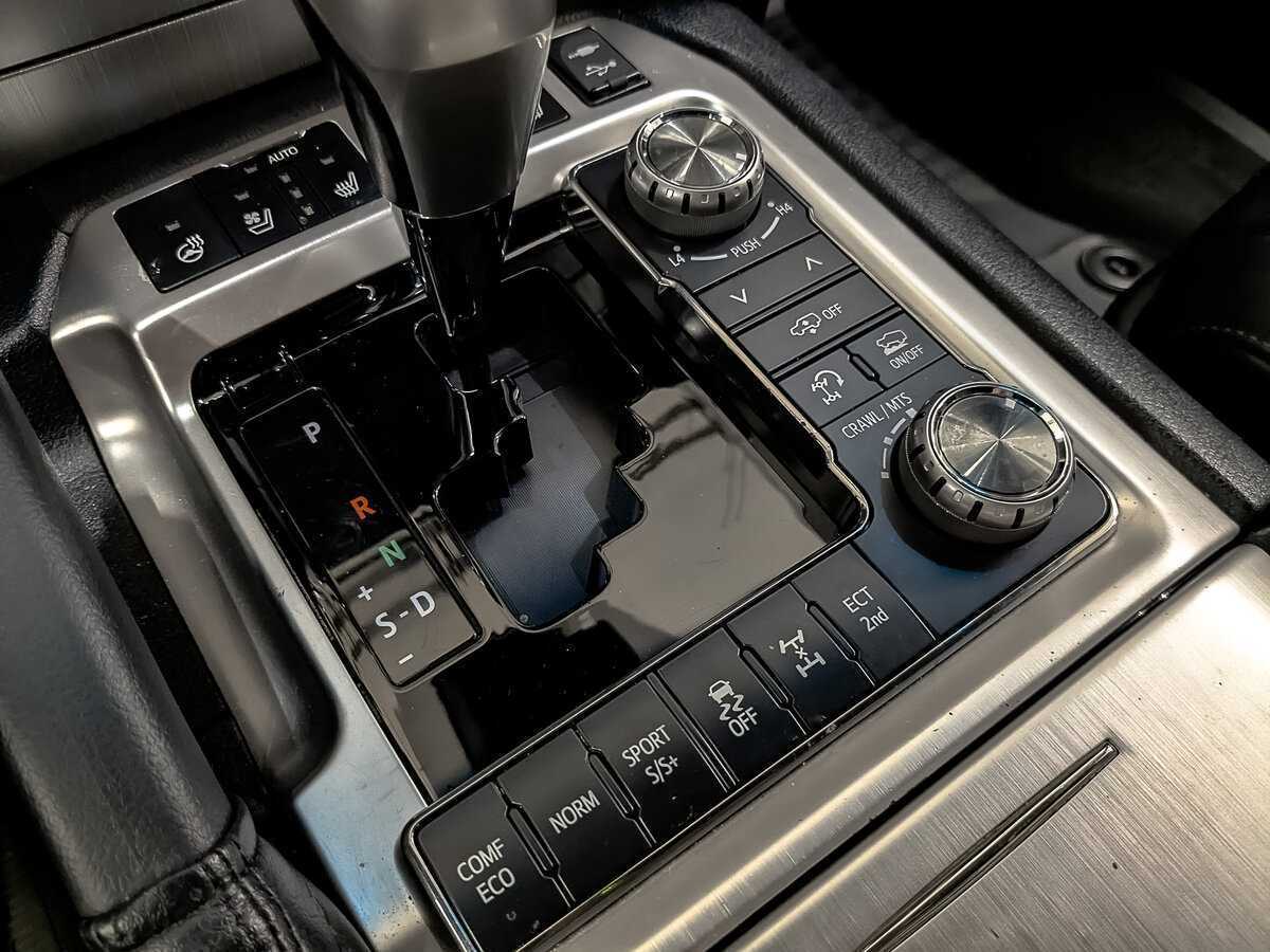 Toyota Land Cruiser с пробегом — 2017 год. Фото: #17