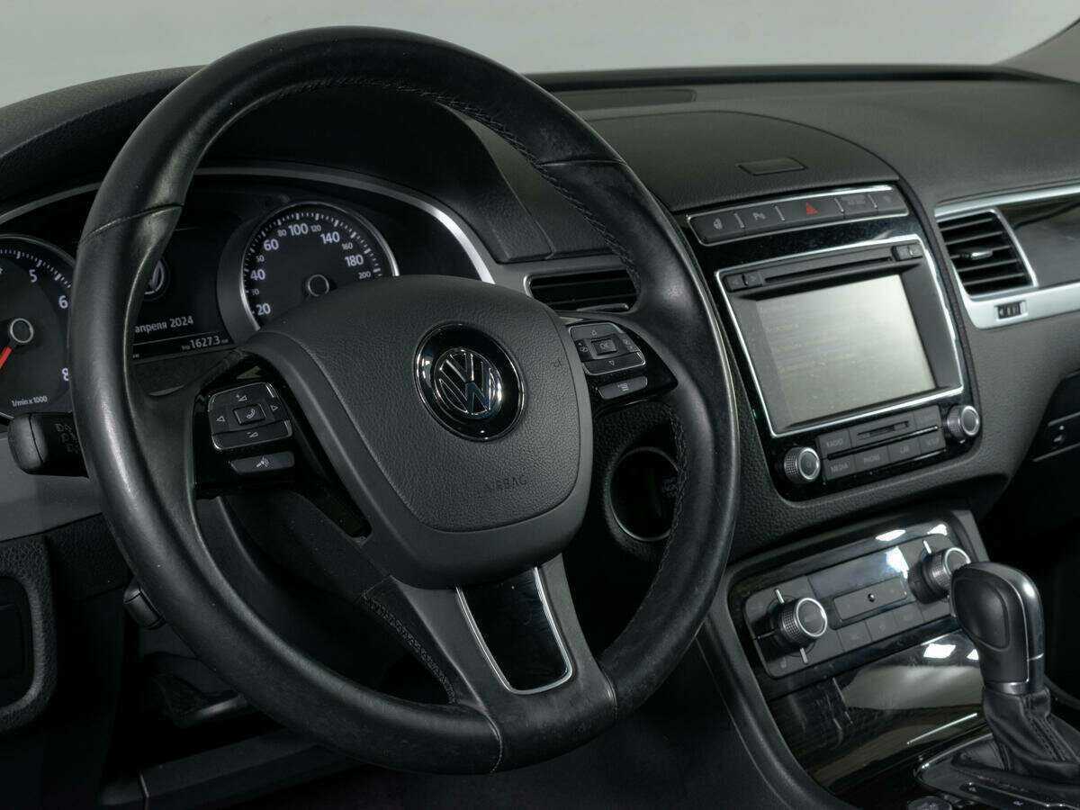 Volkswagen Touareg с пробегом — 2015 год. Фото: #13