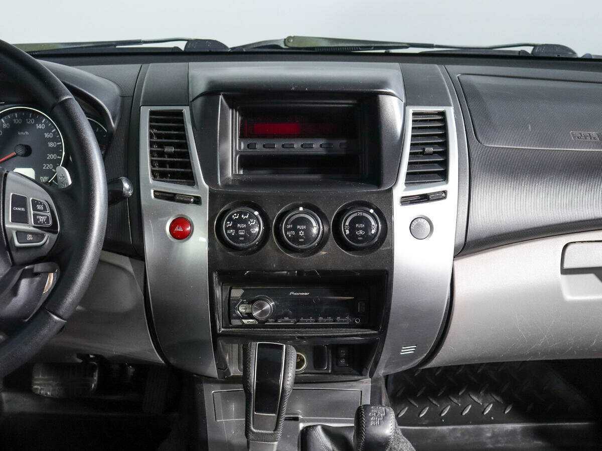 Mitsubishi Pajero Sport с пробегом — 2010 год. Фото: #11