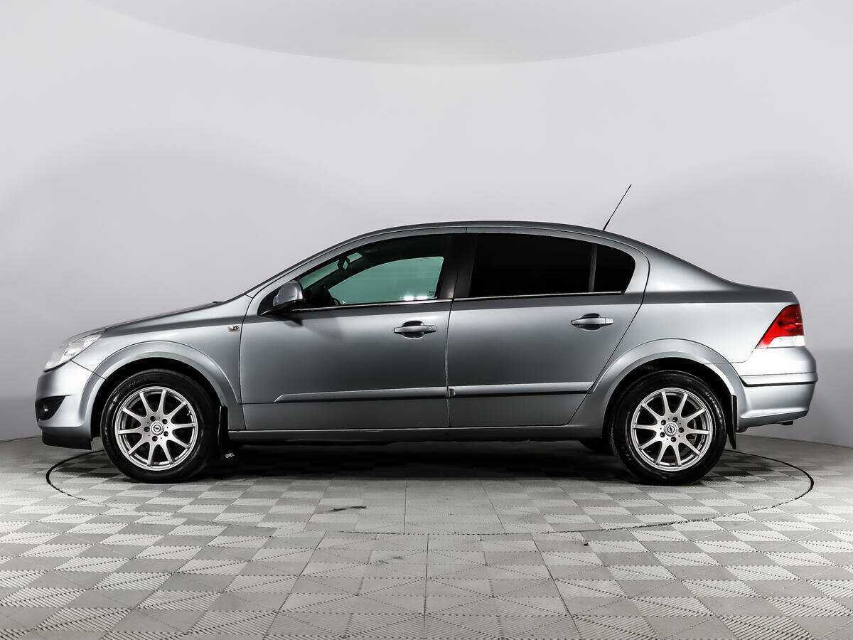 Opel Astra с пробегом — 2010 год. Фото: #7
