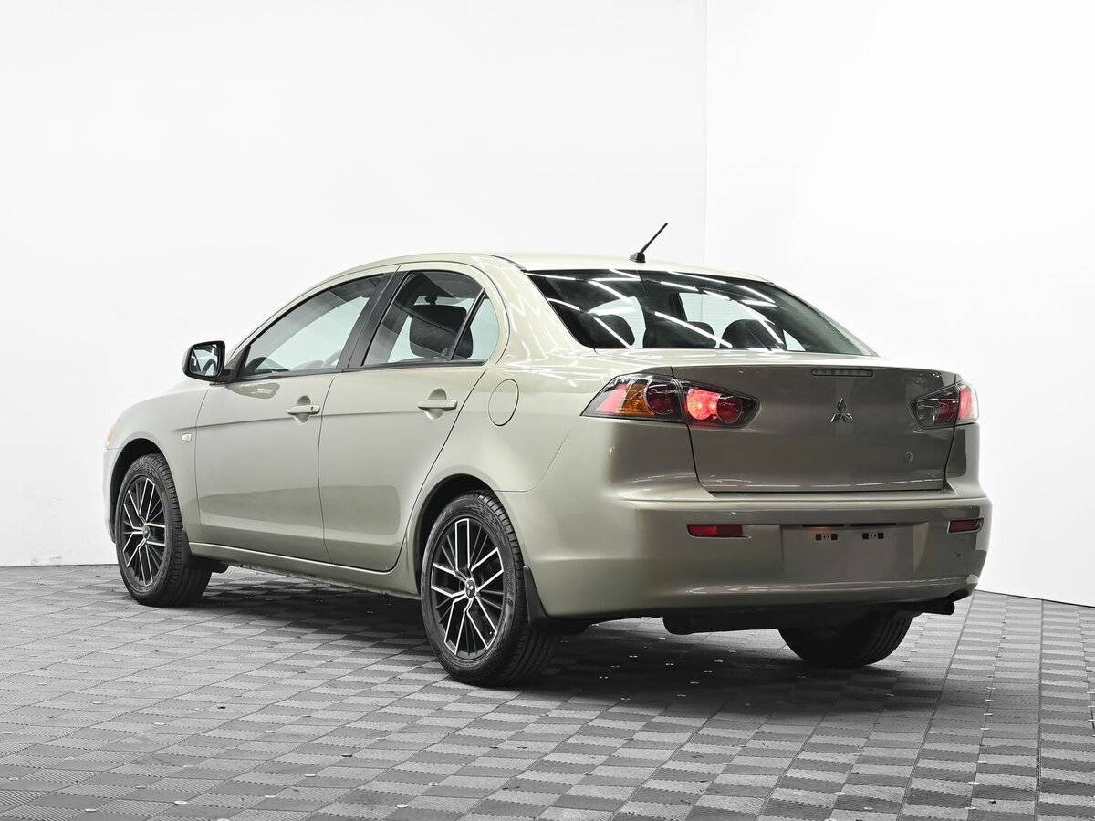 Mitsubishi Lancer с пробегом — 2010 год. Фото: #2