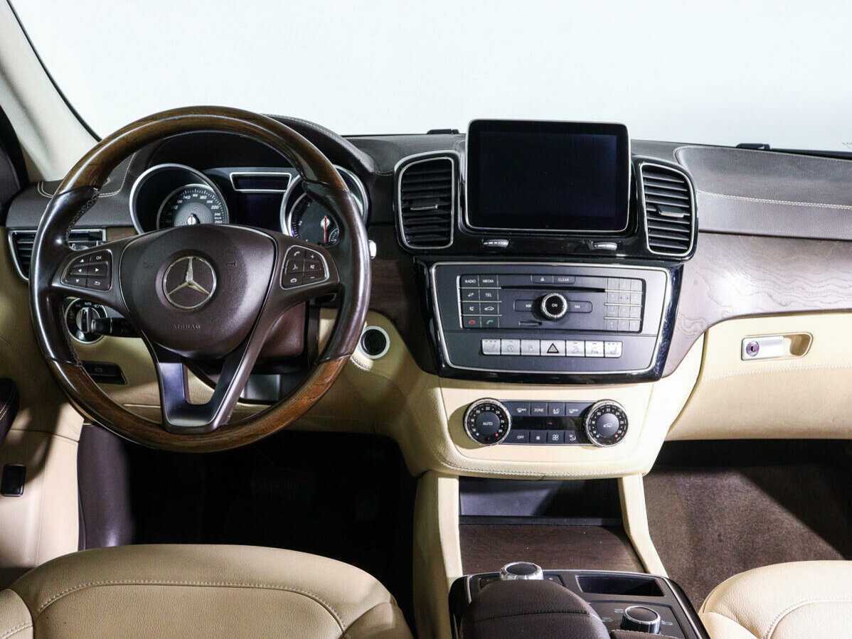 Mercedes-Benz GLE с пробегом — 2015 год. Фото: #10