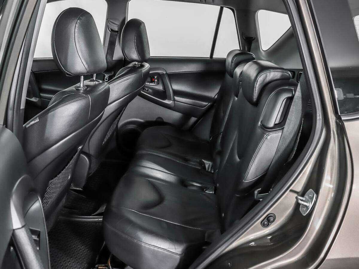 Toyota RAV4 с пробегом — 2011 год. Фото: #11